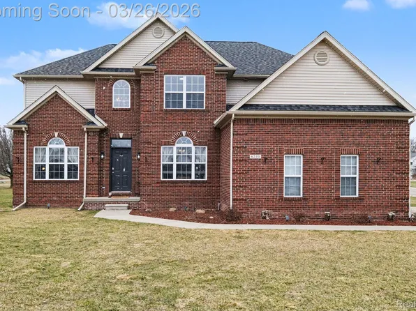 6230 Leighland Dr, Grand Blanc, MI 48439