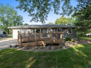 313 S 6th Ave, Brandon, SD 57005