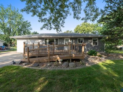 313 S 6th Ave, Brandon, SD, 57005