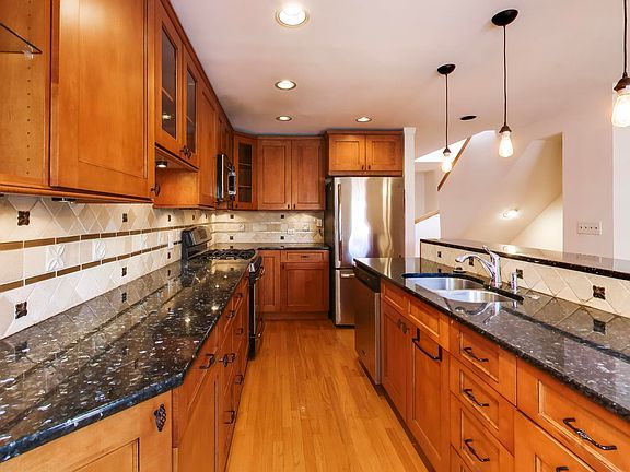 5th image of 1827 N Dayton St #D