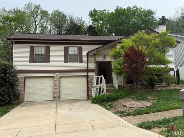 559 Vernal Hill Ct, Ballwin, MO 63021