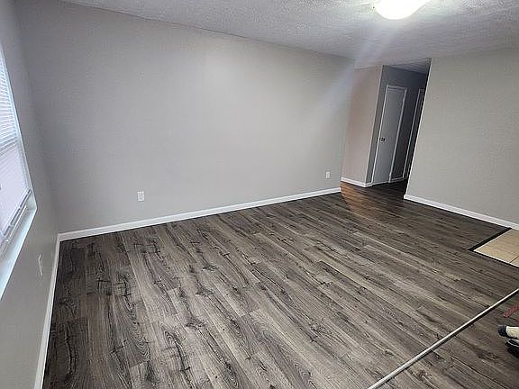 3rd image of 4136 Grayfriars Ln