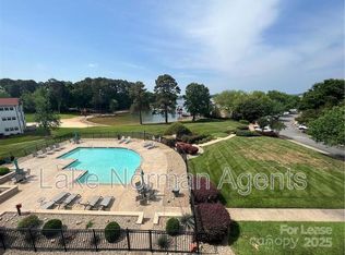 17919 Kings Point Dr, Cornelius, NC 28031