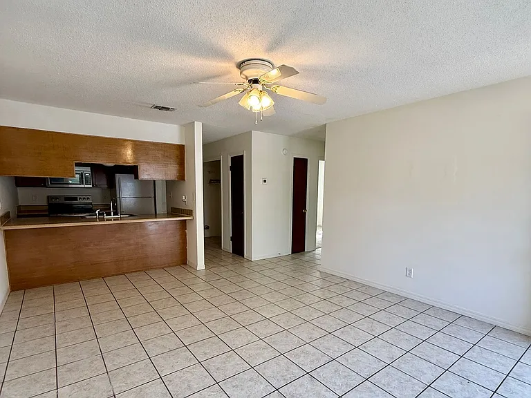 513 Landview St #D — Photo 2