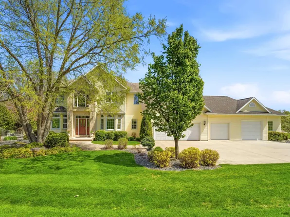 W8844 Hackett Ln, Hortonville, WI 54944