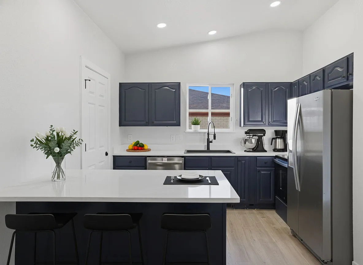 7 bed, 2700 sqft, $800 — Photo 1