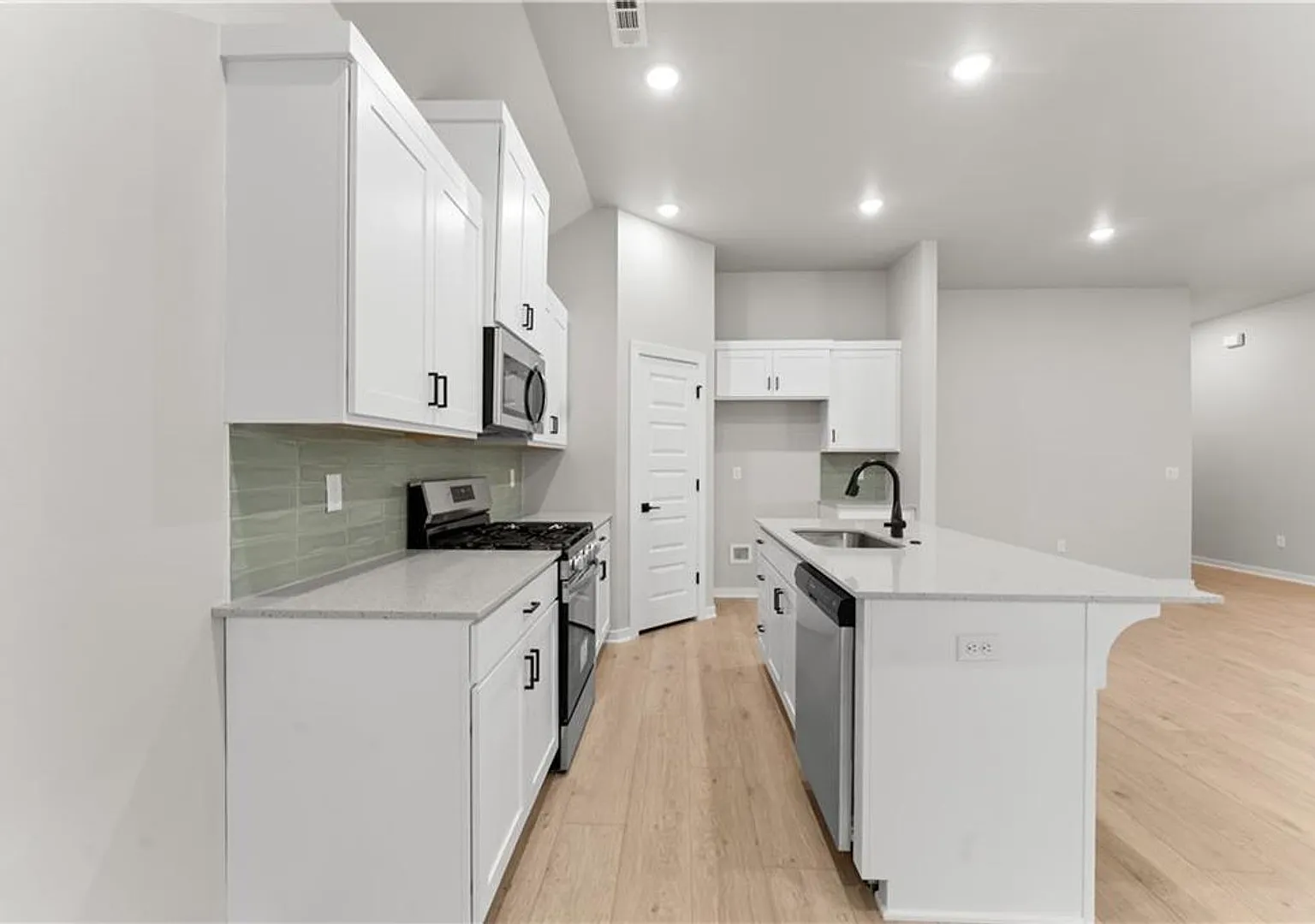 Nice New Construction Home in Bentonville — Photo 4