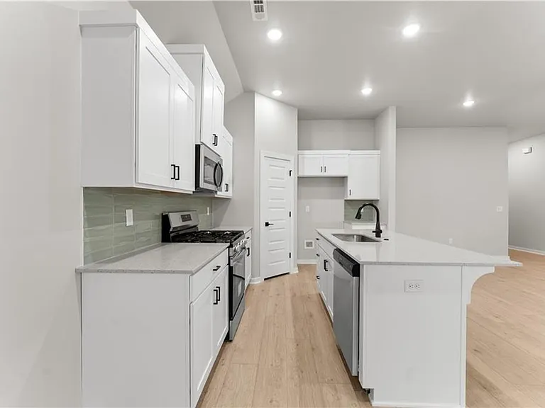 5907 SW Bear Creek Ave — Photo 4