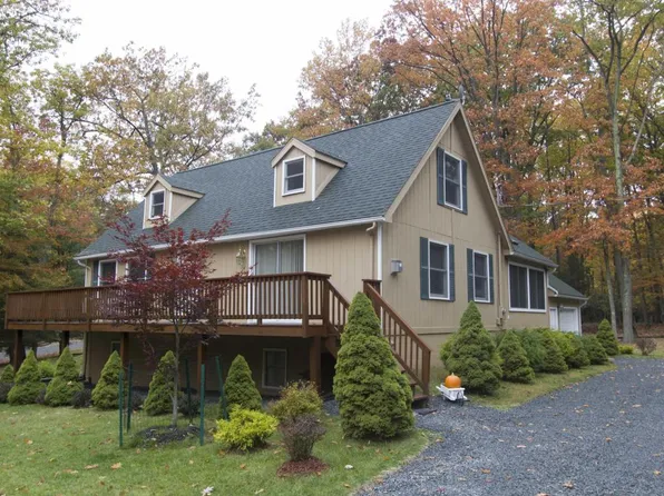 112 Indian Dr, Greentown, PA 18426