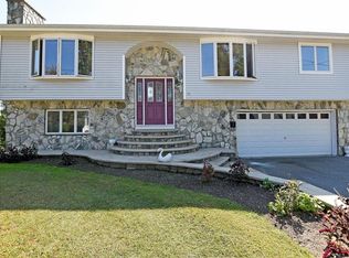 10 Rosita Ave, Bristol, RI 02809