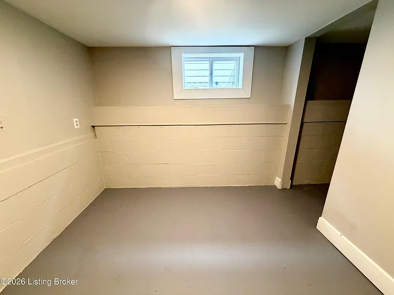 1545 Catalpa St — Photo 10