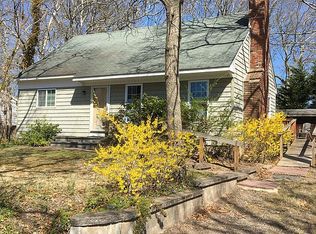 33 Ridgewood Ln, Hampton Bays, NY 11946