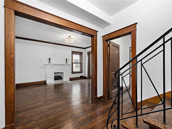3rd image of 304 Lawn Ave