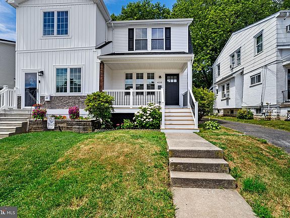 2nd image of 410 Custer Ave