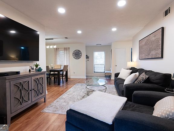 4th image of 8740 Roswell Rd Unit 10A