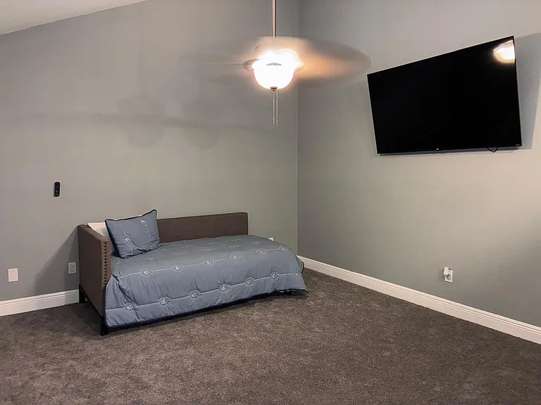 7910 Hawk Park — Photo 11