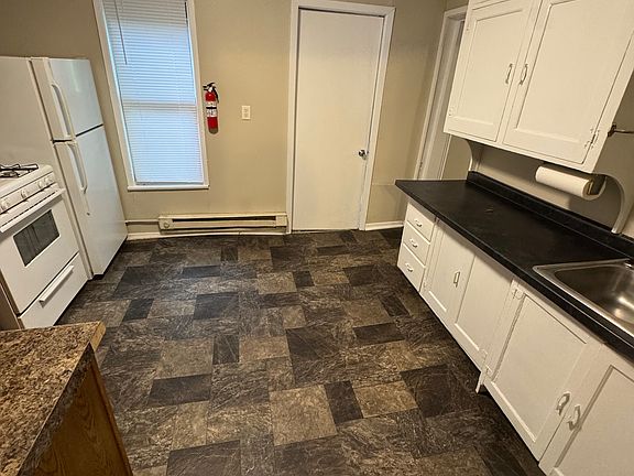 4th image of 123 E Spring St