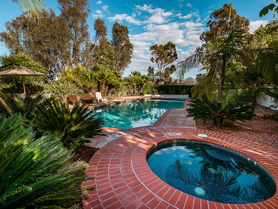 1st image of 12198 Avenida Consentido
