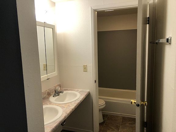 4th image of 500 NE Maiden Ln #10