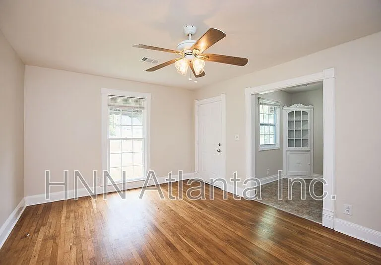 158 Hedges St SE — Photo 4