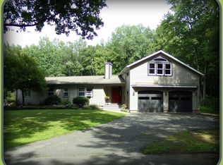 16 Arlington Rd, Amherst, MA 01002