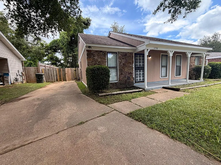 4778 Daphne Rd — Photo 2