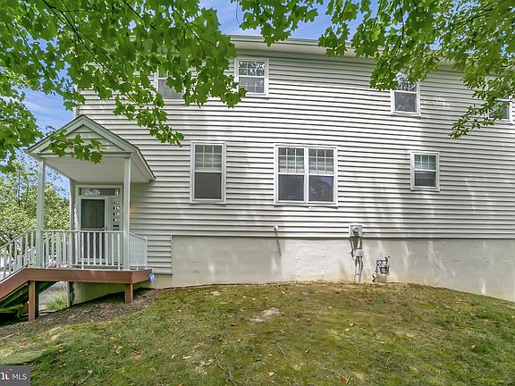2nd image of 114 Elizabeth Ct