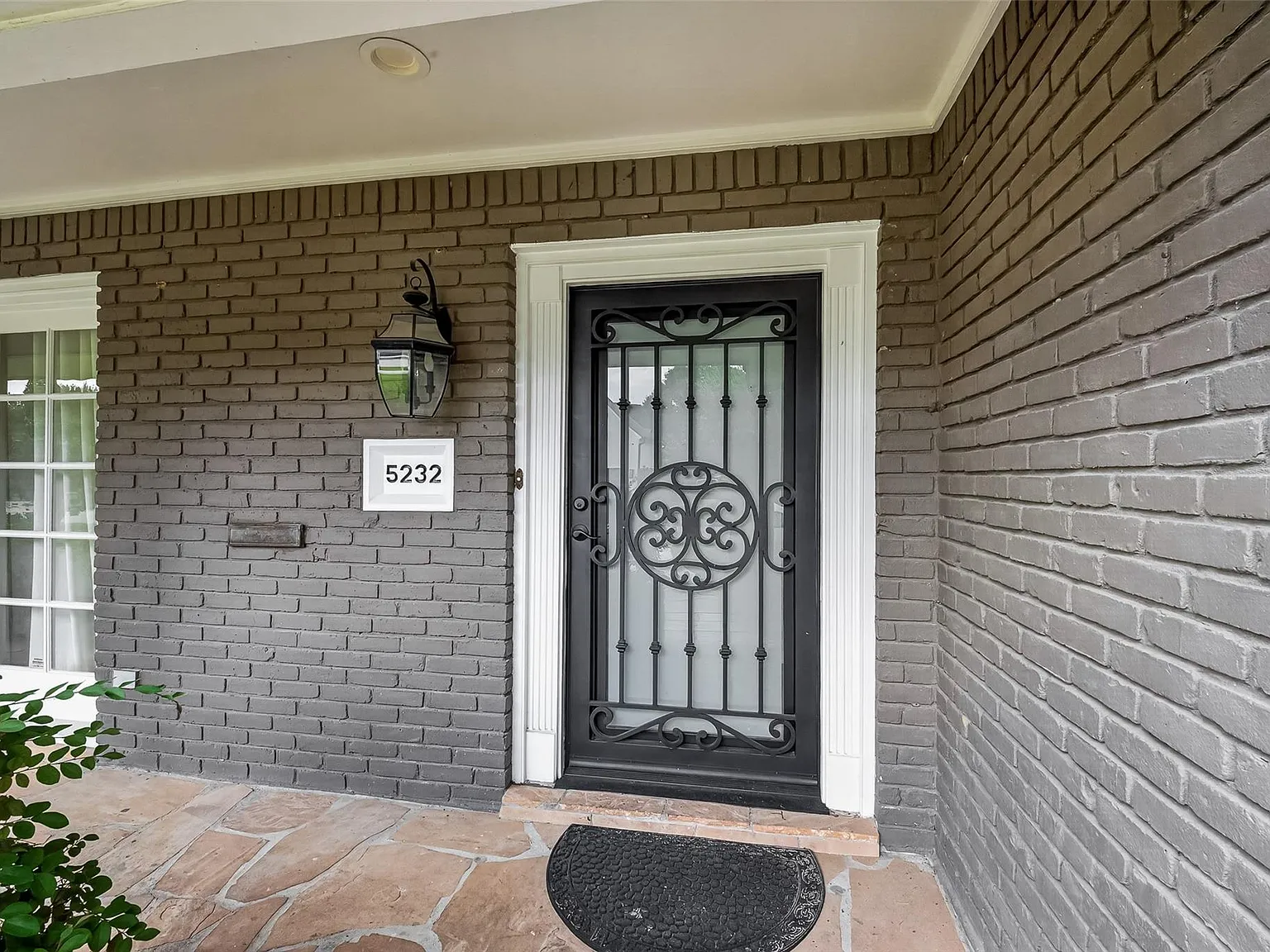 3 bed, 2.0 bath, 2125 sqft, $5,200 — Photo 3