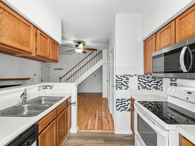 7575 Cambridge St #1304 — Photo 27
