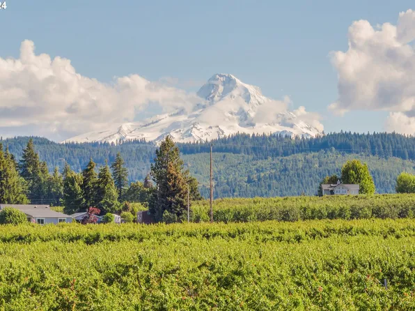 4326 Royal Anne Dr, Hood River, OR 97031