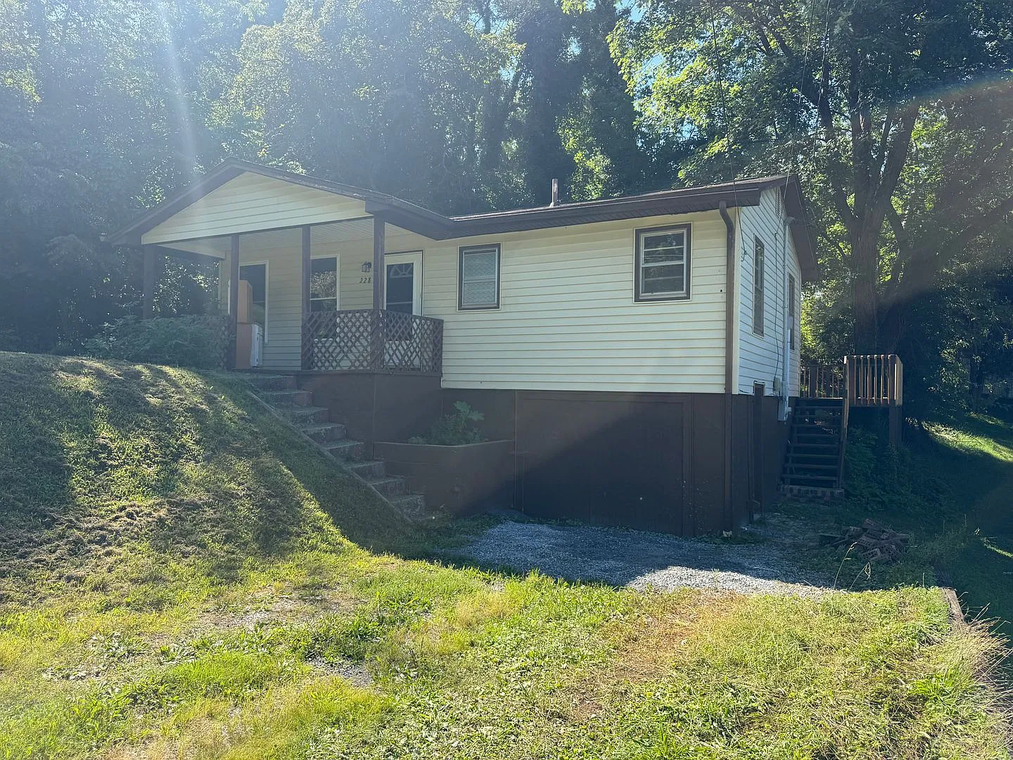 2 Bedroom 1 Bath Home Located in Kingsport, TN — Photo 1