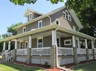 131 W 6th St, Byron, IL 61010