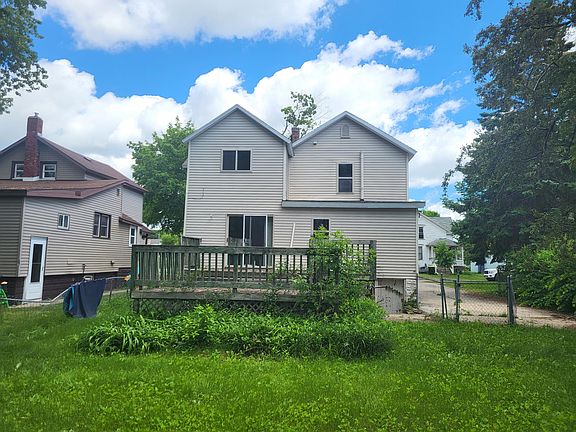 3rd image of 124 Cavanaugh St