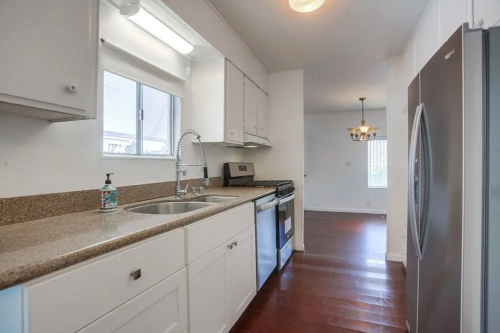 2 bed, 2.0 bath, 1592 sqft, $2,850 — Photo 3
