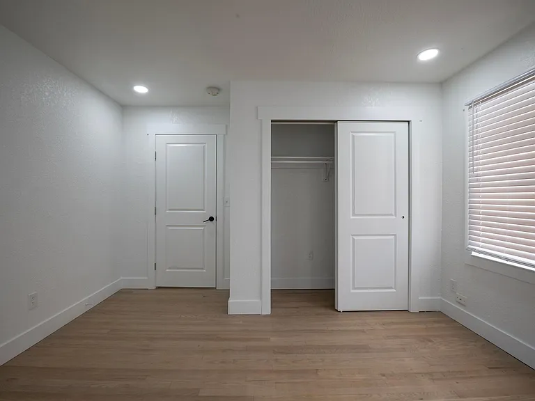 204 W 36th St #2 — Photo 12