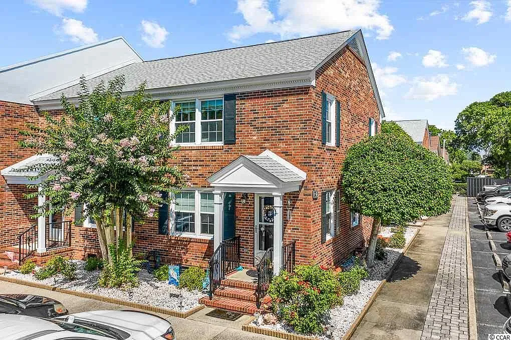 2 bed, 1.5 bath, 1152 sqft, $1,599 — Photo 1