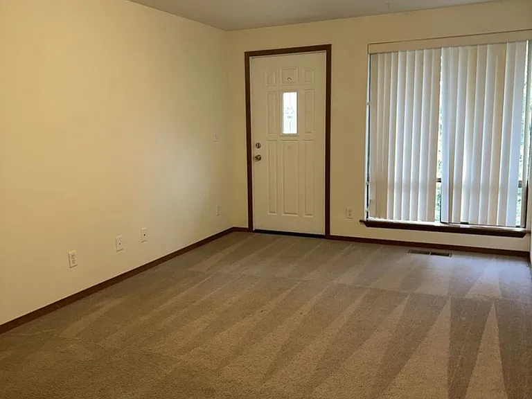 1321 Toledo St — Photo 4