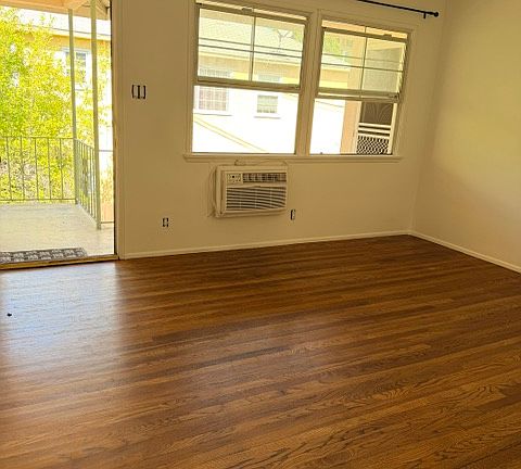 3rd image of 4210 Cahuenga Blvd APT 3