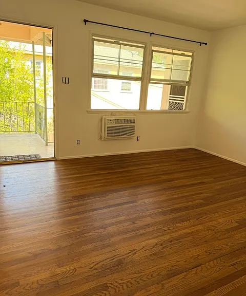 4210 Cahuenga Blvd #3 — Photo 4