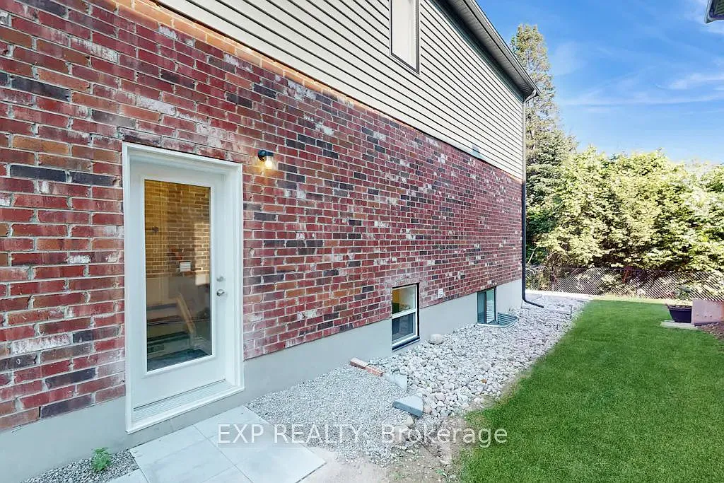 3 bed, $2,300 — Photo 3