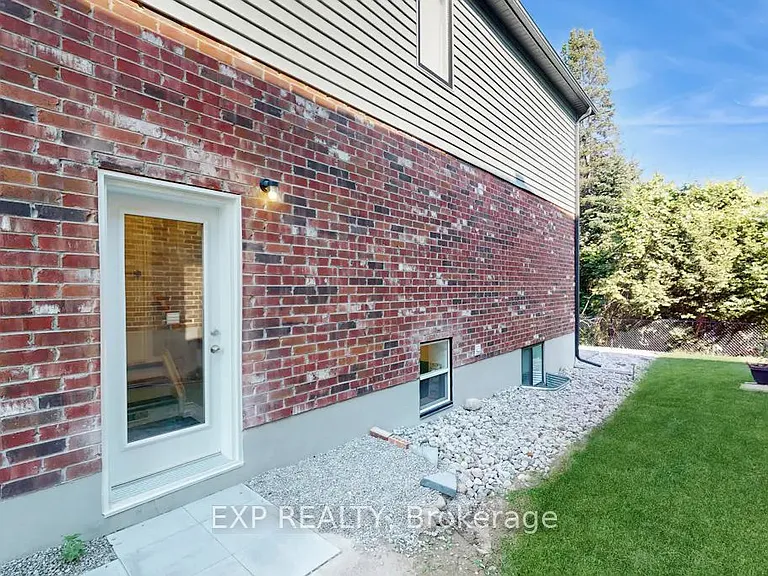 967 Wright Dr #LOWER — Photo 3