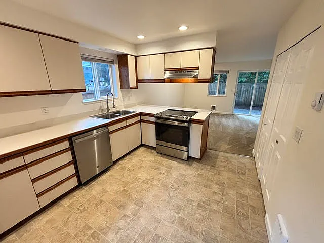 2 bed, 1.5 bath, 1000 sqft, $2,350 — Photo 4