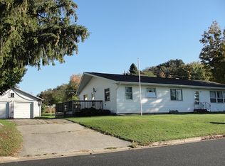 420 E York St, Viola, WI 54664