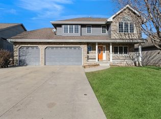 225 9th St NW, Altoona, IA 50009