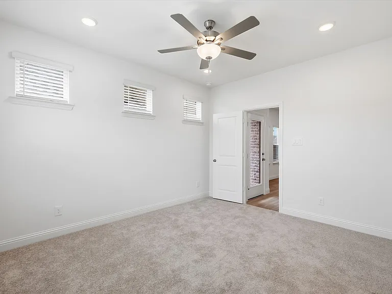 186 Balboa Ln — Photo 17