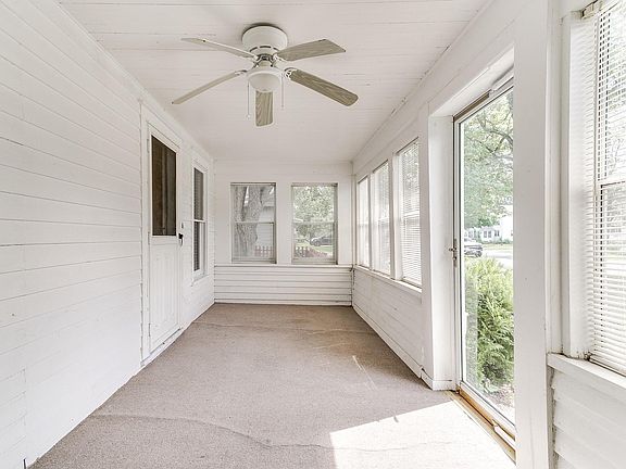 3rd image of 1524 Douglas Ave