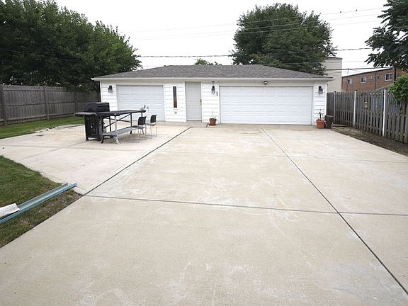 3rd image of 1631 N 32nd Ave