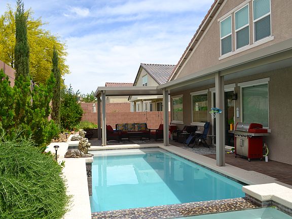 Backyard Oasis!!