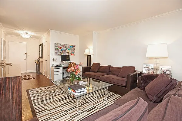 Sold by Qwest Residential Downtown LLC | media 15