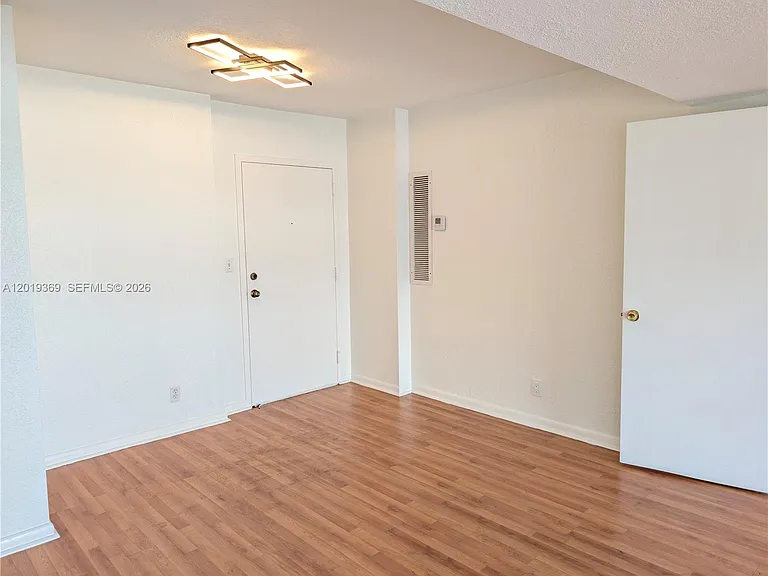 1900 Diana Dr #3E — Photo 40